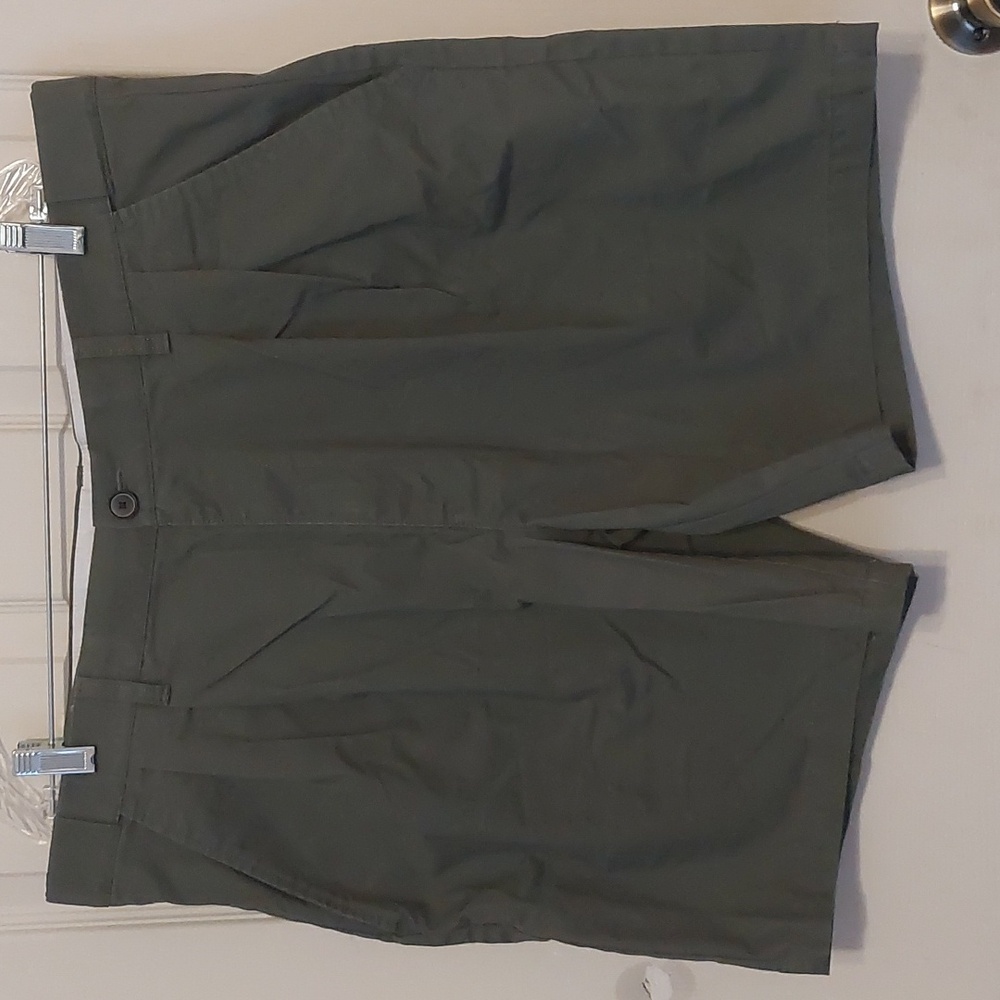 Croft&Barrow Pleated Front Green Khaki Shorts Mens Size 40 - Picture 2 of 6